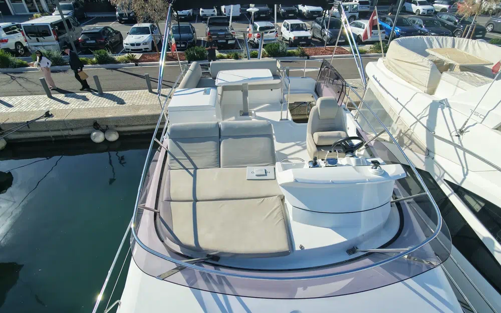 slider 5 Prestige Yachts 420 Fly