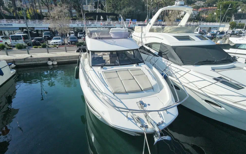 slider 6 Prestige Yachts 420 Fly
