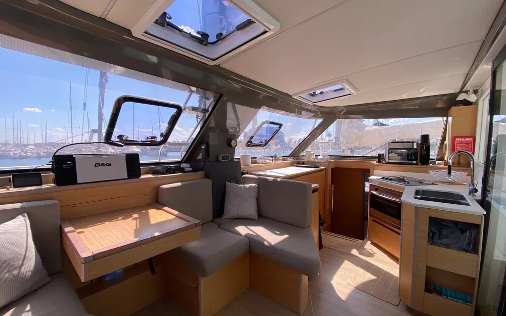 slider 8 Nautitech 40 Open