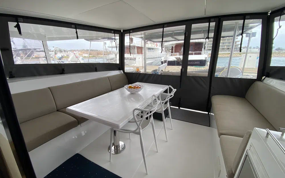 slider 9 Nautitech 40 Open