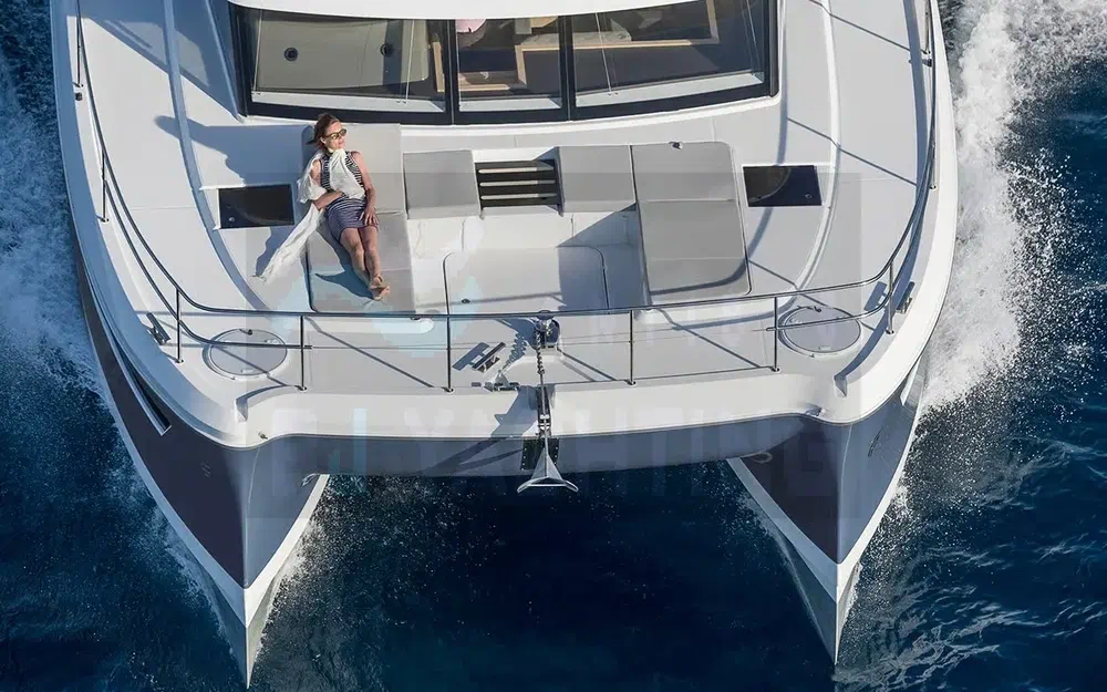 slider 3 Fountaine Pajot My 6