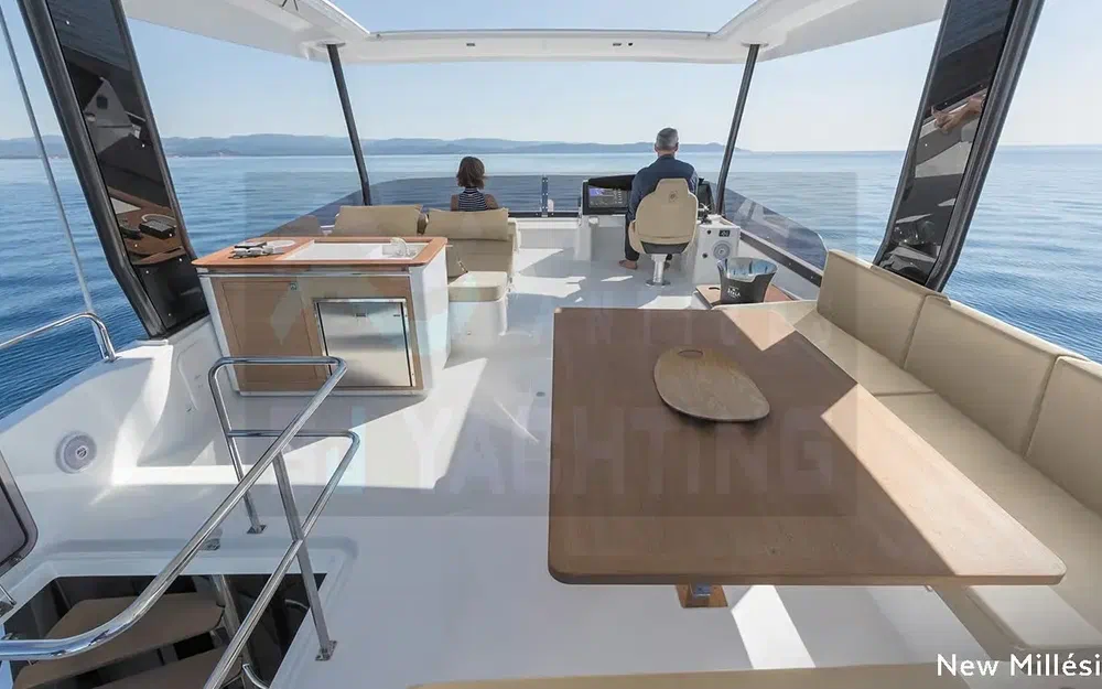 slider 6 Fountaine Pajot My 6