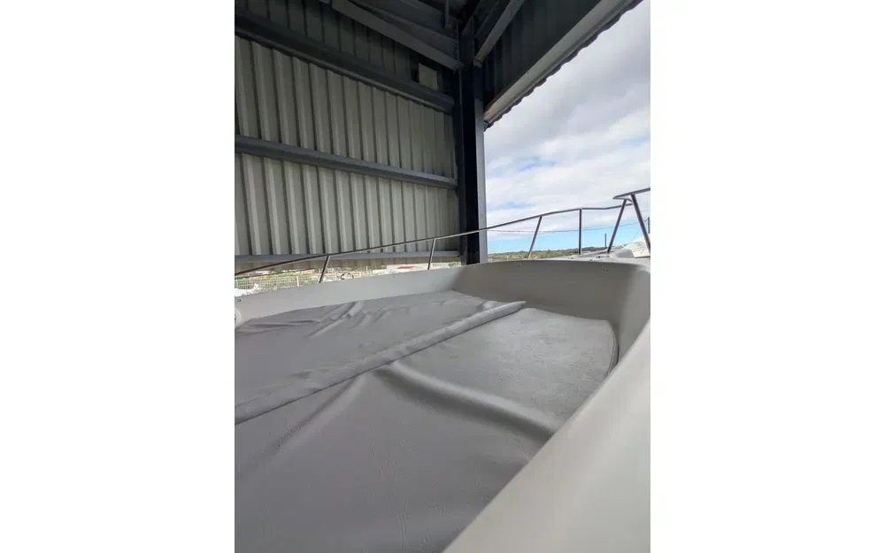 slider 2 White Shark 225