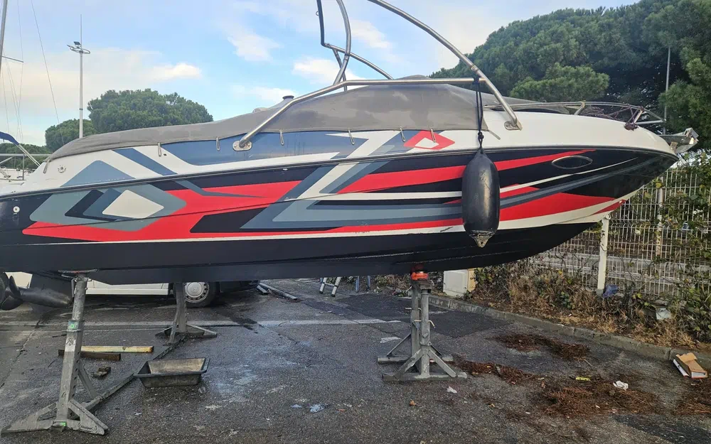 slider 9 Four Winns Sundowner 205