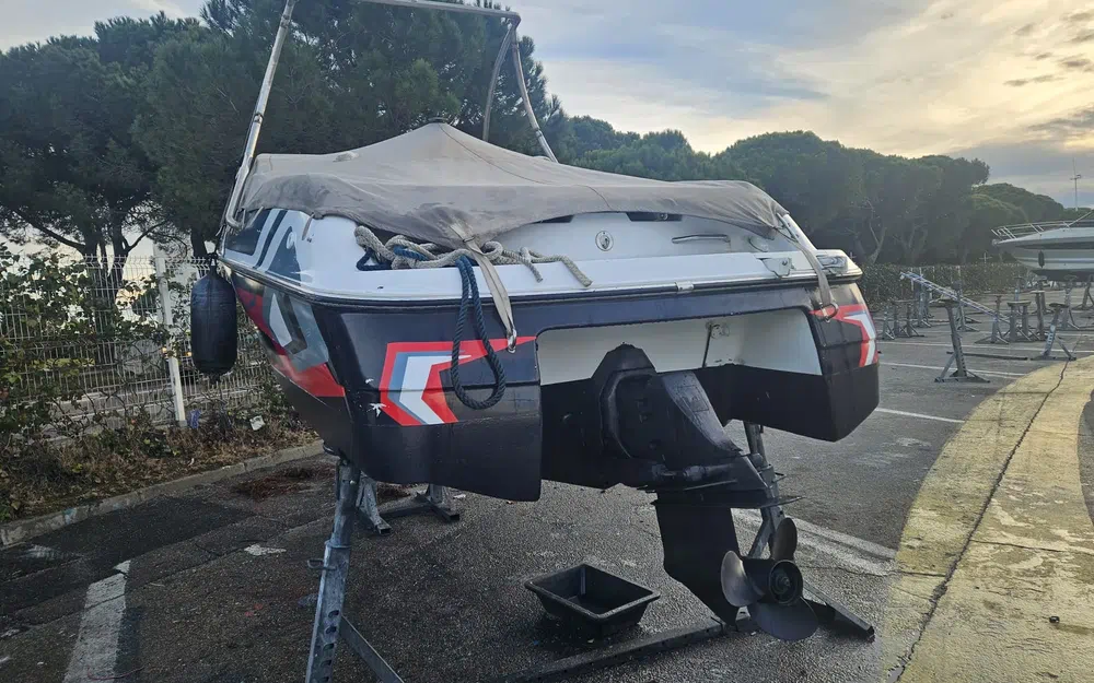 slider 10 Four Winns Sundowner 205