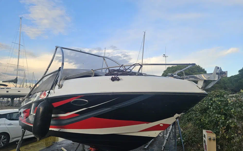 slider 11 Four Winns Sundowner 205