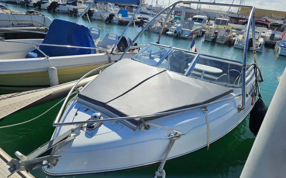 slider 1 Four Winns Sundowner 205