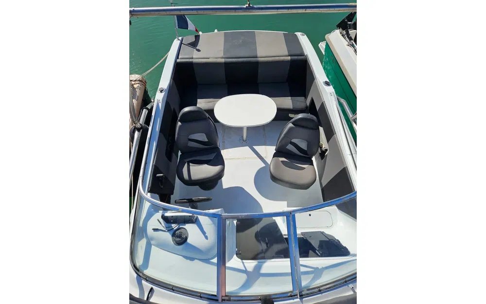 slider 2 Four Winns Sundowner 205