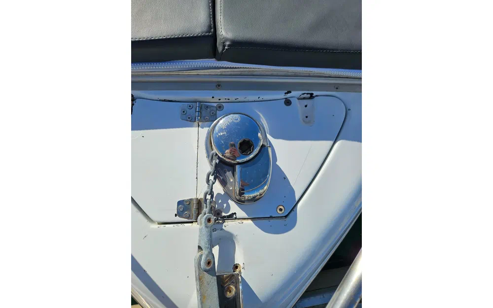 slider 3 Four Winns Sundowner 205