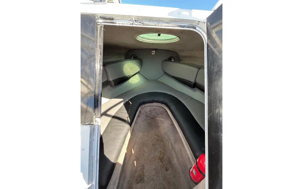 slider 5 Four Winns Sundowner 205