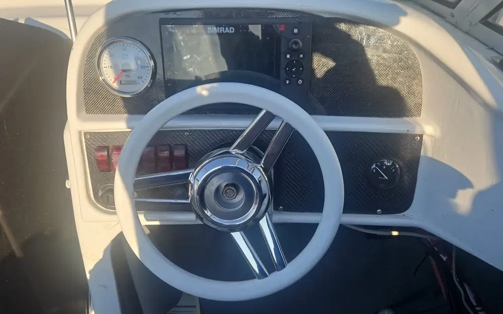 slider 7 Four Winns Sundowner 205