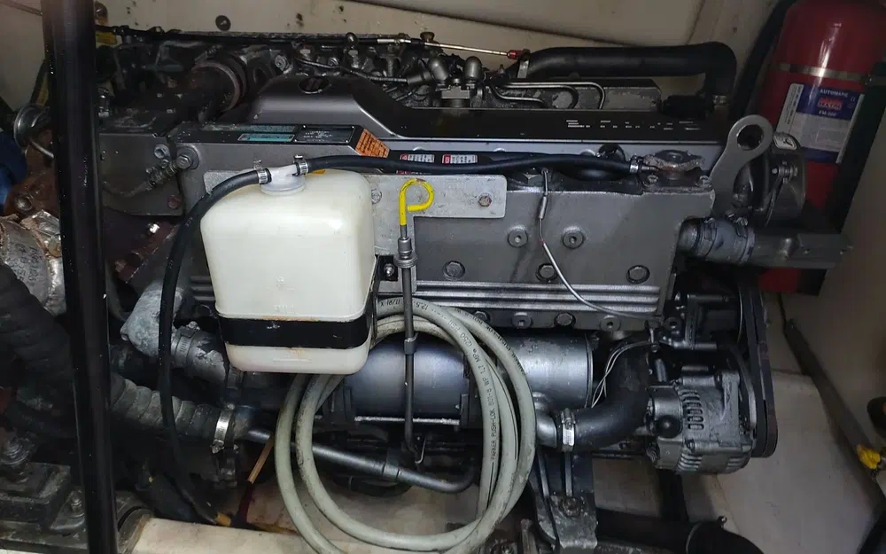 slider 16 Luhrs 30 Open