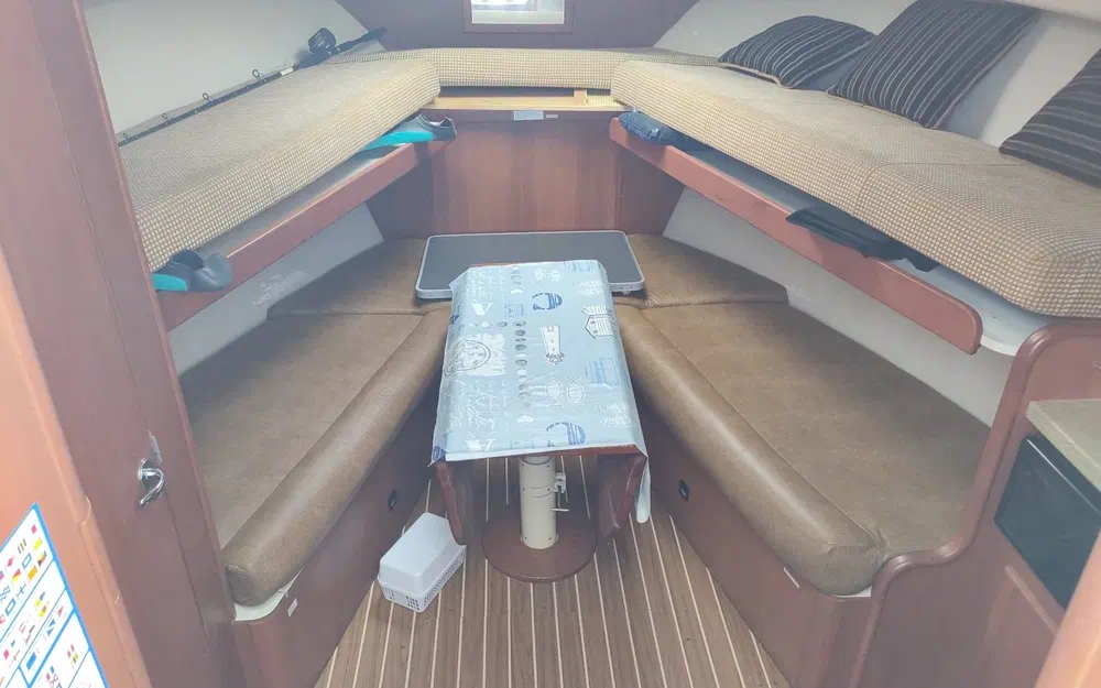 slider 18 Luhrs 30 Open