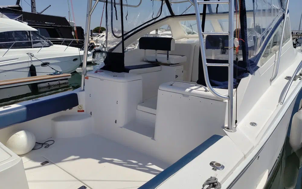 slider 25 Luhrs 30 Open