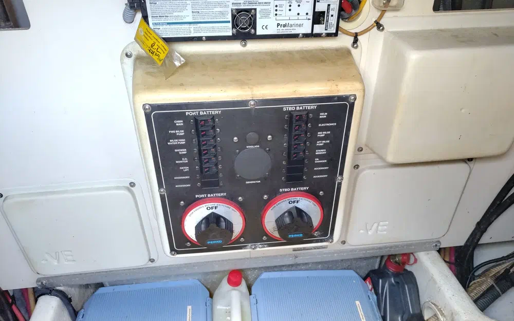 slider 26 Luhrs 30 Open