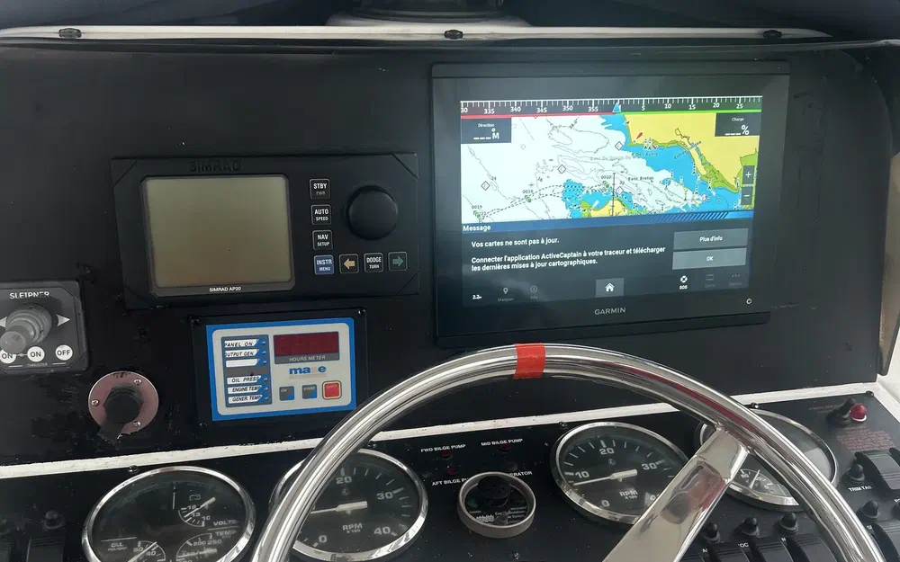 slider 20 Luhrs 30 Open