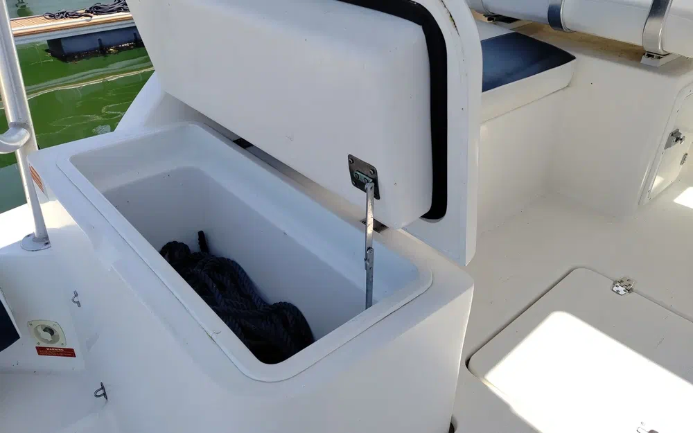 slider 19 Luhrs 30 Open