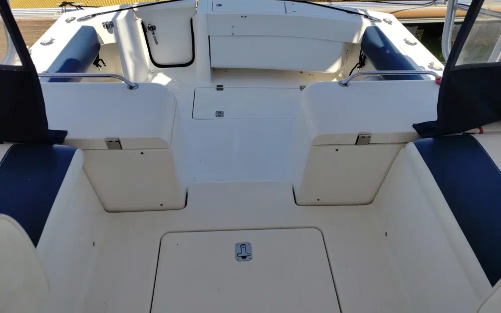 slider 18 Luhrs 30 Open