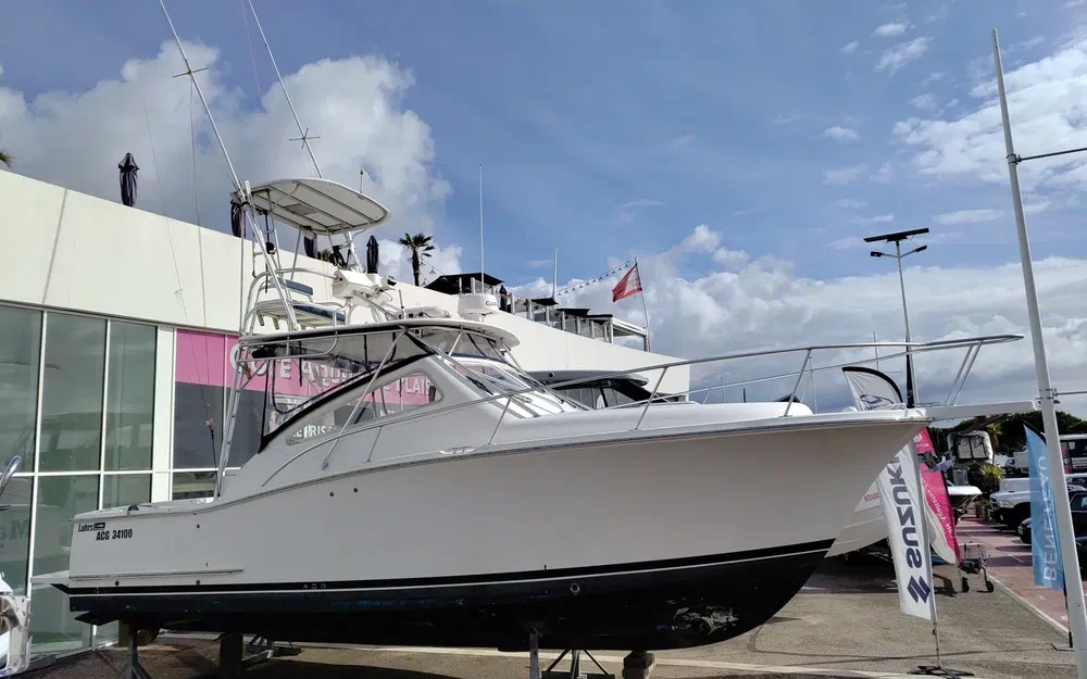 slider 14 Luhrs 30 Open