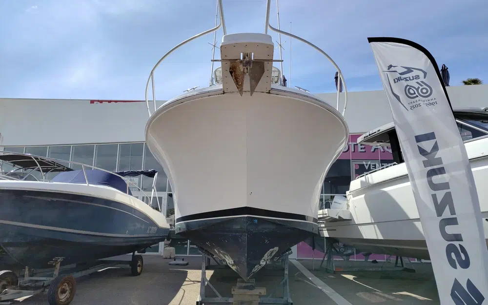 slider 16 Luhrs 30 Open