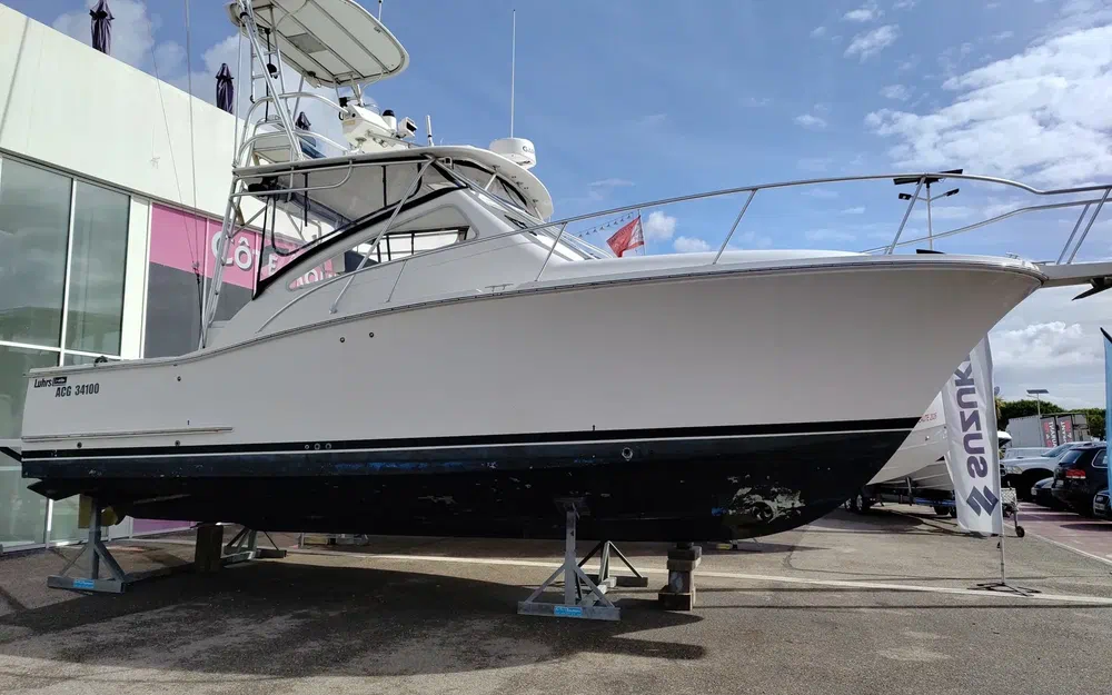 slider 15 Luhrs 30 Open