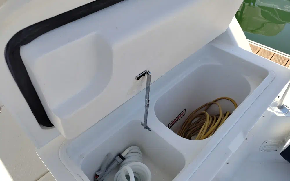 slider 20 Luhrs 30 Open