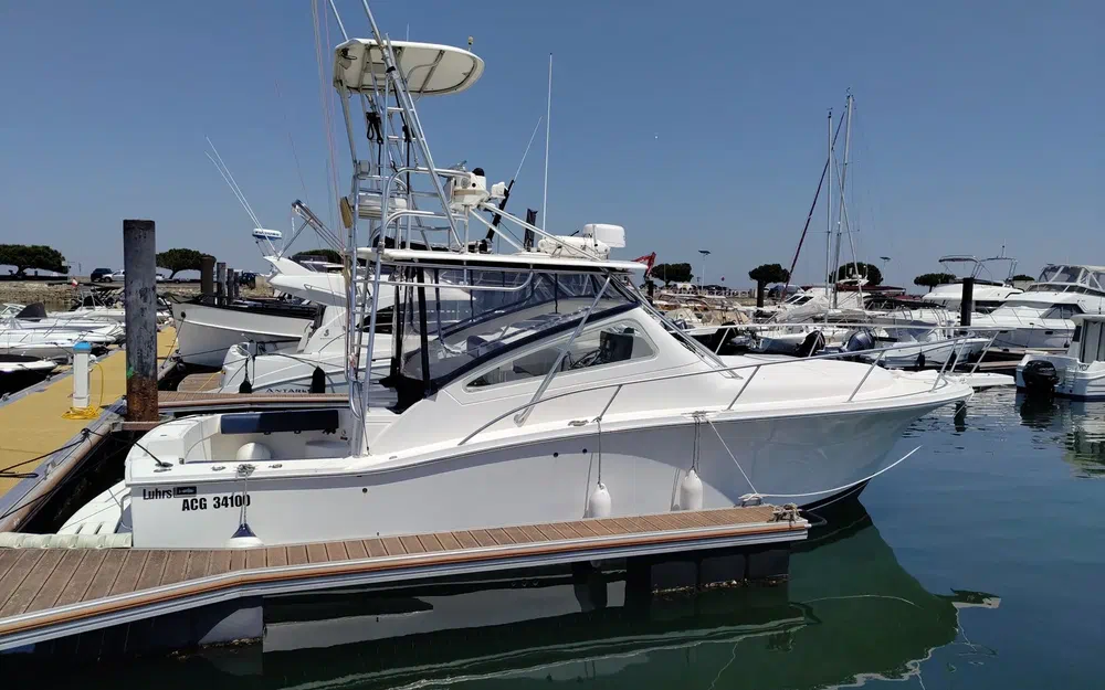 slider 8 Luhrs 30 Open