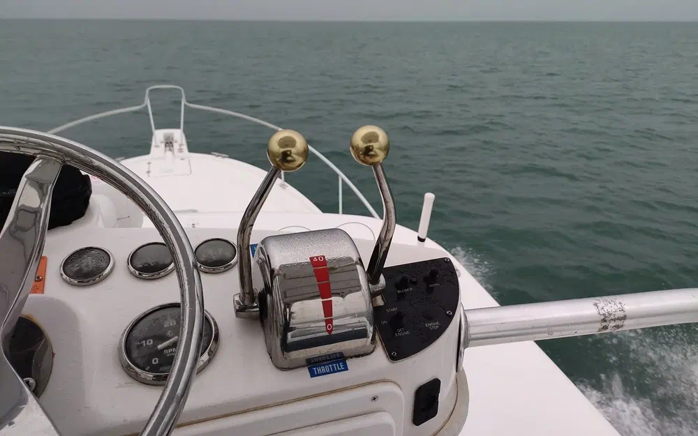 slider 6 Luhrs 30 Open