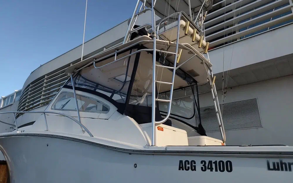 slider 8 Luhrs 30 Open