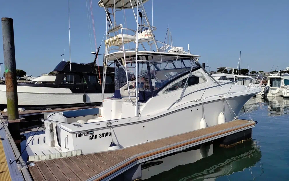 slider 10 Luhrs 30 Open