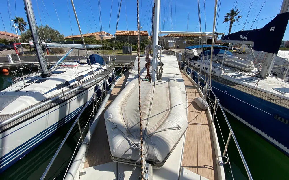 slider 9 Amel Maramu