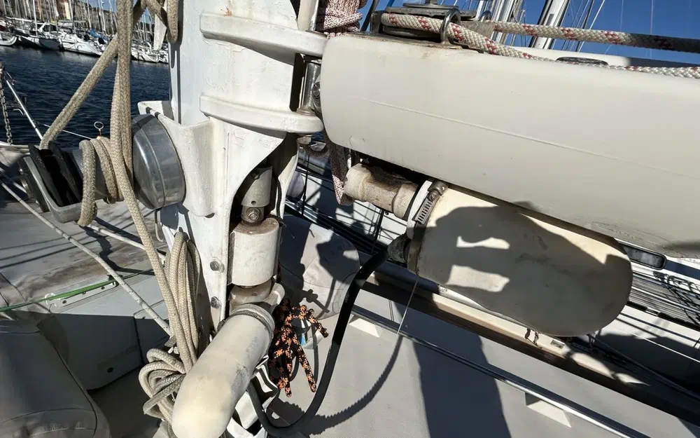 slider 15 Amel Maramu