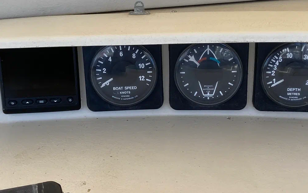 slider 17 Amel Maramu