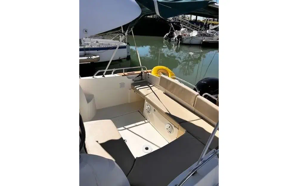 slider 9 Jeanneau Merry Fisher 725