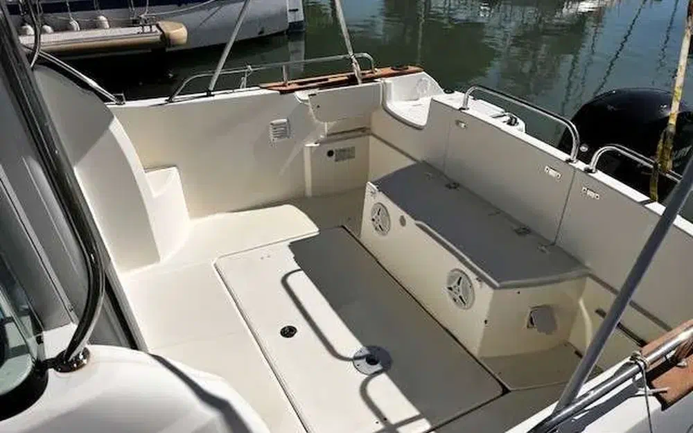 slider 2 Jeanneau Merry Fisher 725