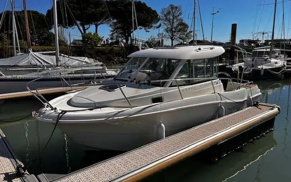 slider 8 Jeanneau Merry Fisher 725