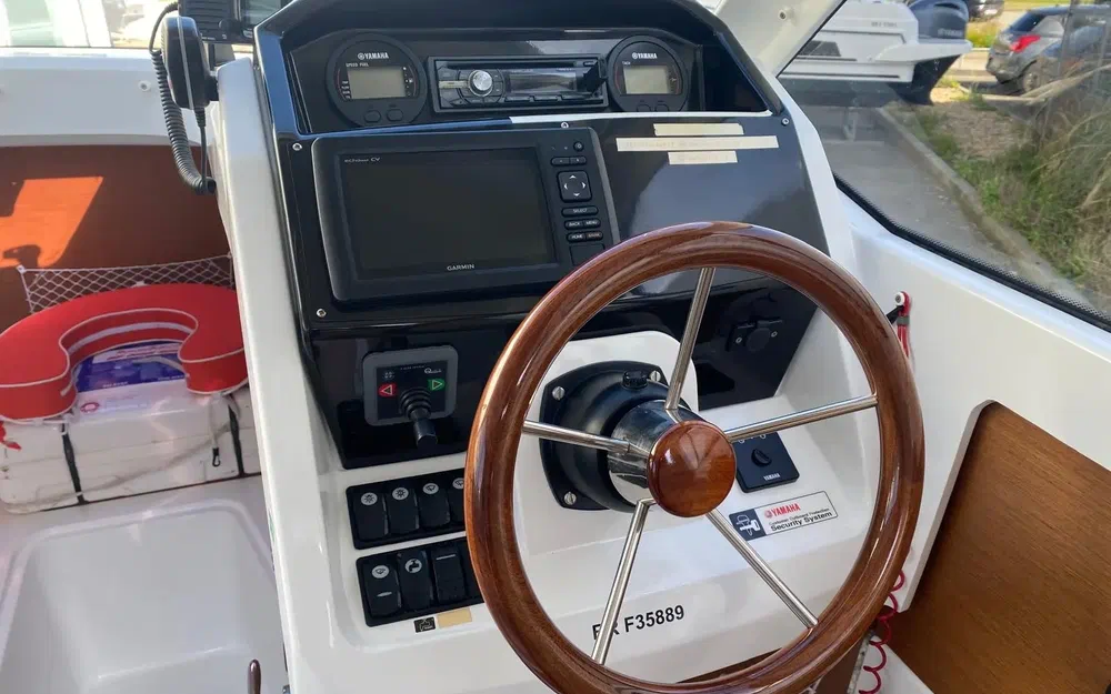 slider 15 Jeanneau Merry Fisher 695