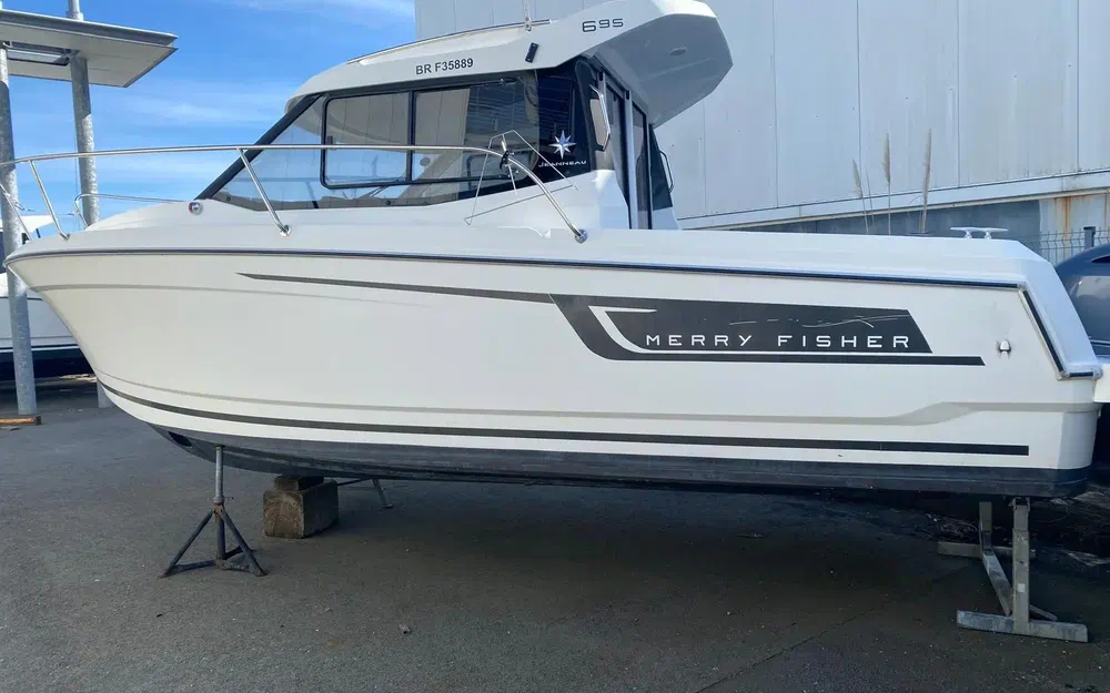 slider 1 Jeanneau Merry Fisher 695
