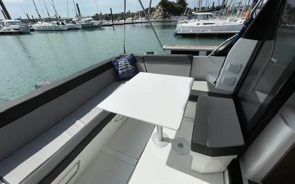 slider 6 Jeanneau Merry Fisher 895