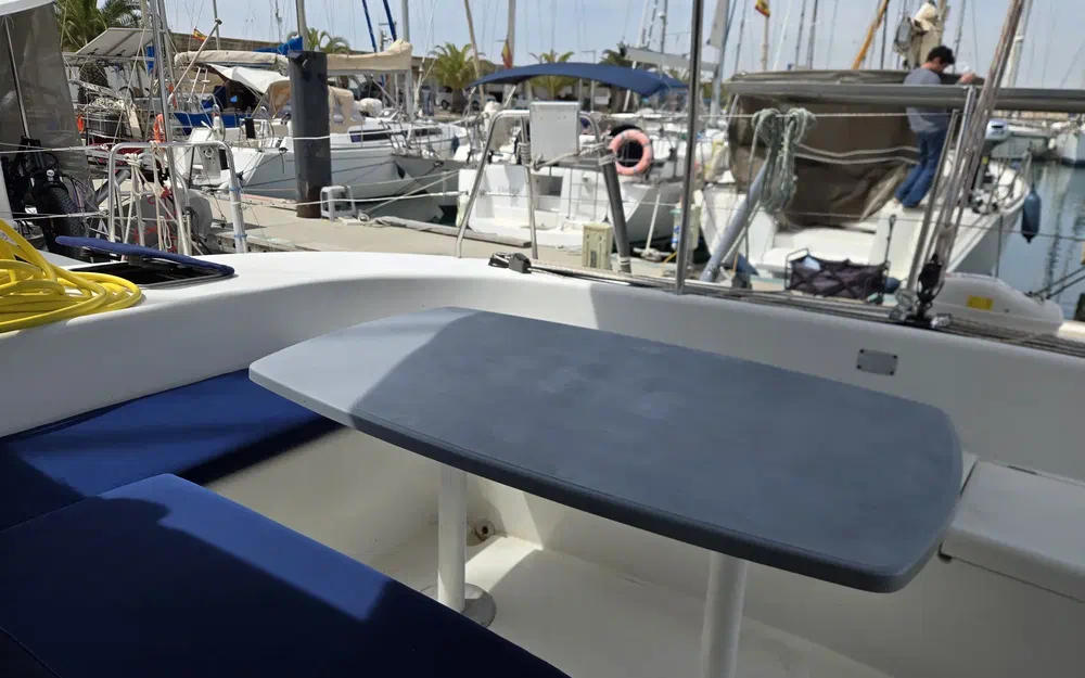 slider 9 Lagoon 380 S2