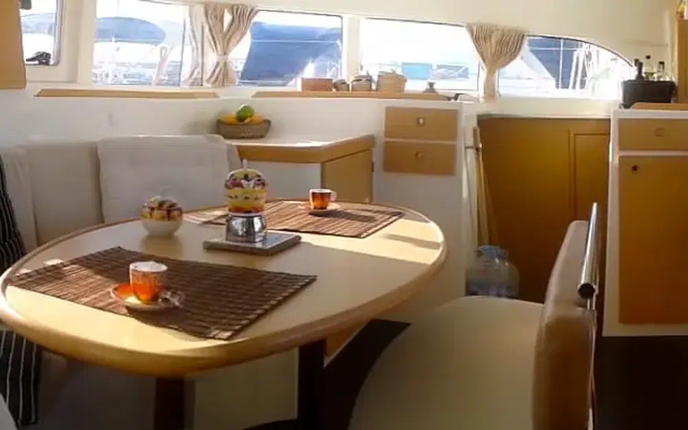 slider 12 Lagoon 380 S2