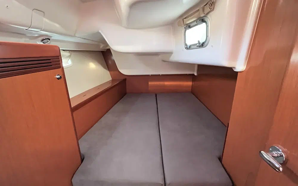 slider 10 Beneteau Oceanis 43