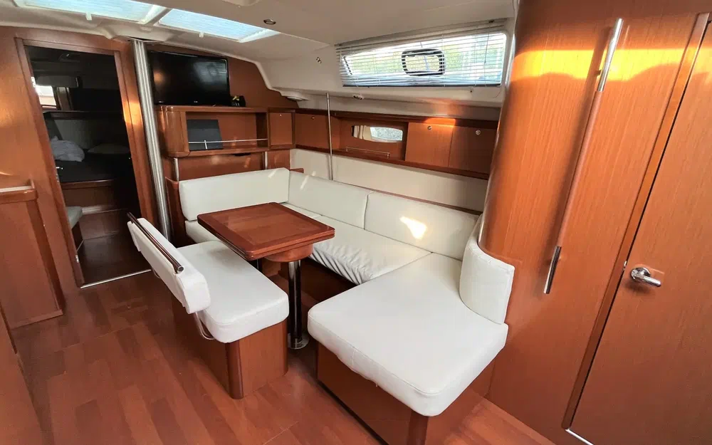 slider 6 Beneteau Oceanis 43