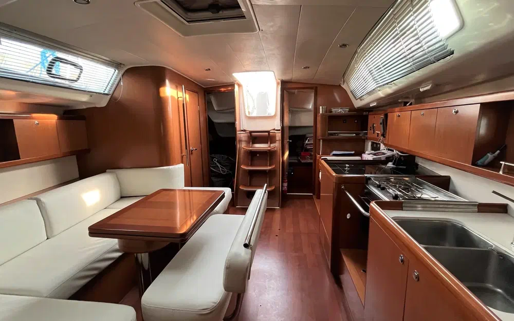 slider 7 Beneteau Oceanis 43