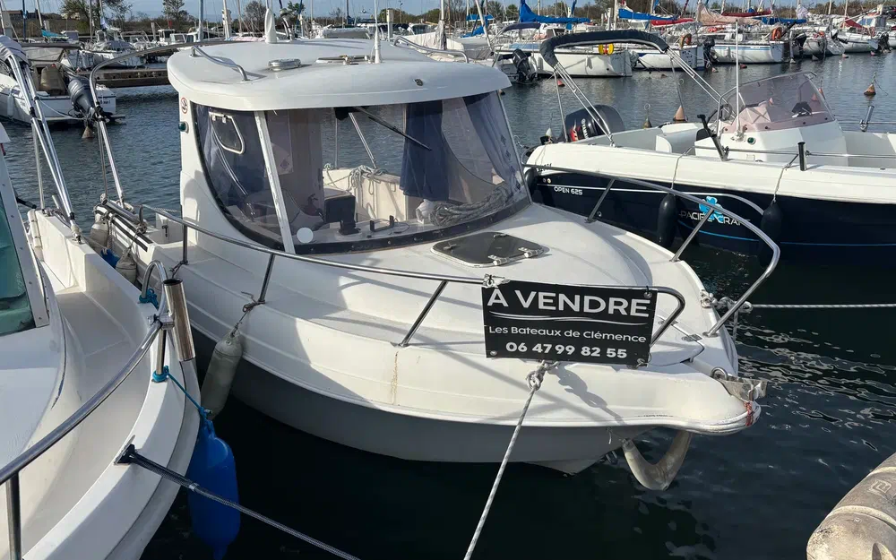 slider 10 Pacific Craft 560 Timonier