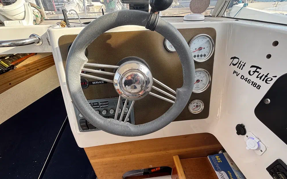 slider 8 Pacific Craft 560 Timonier