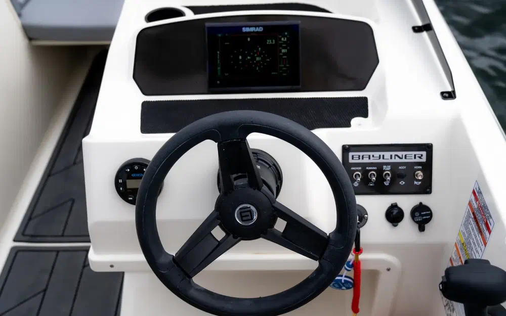 slider 5 Bayliner Element M17