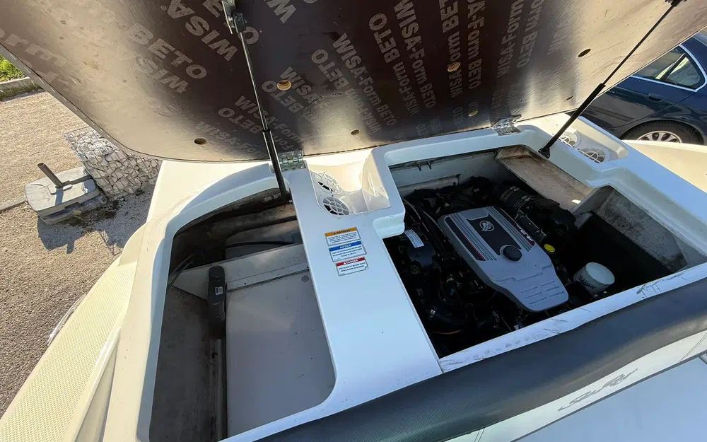 slider 32 Sea Ray 19 SPXE