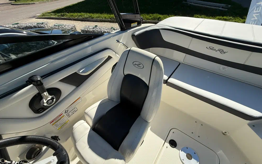 slider 6 Sea Ray 19 SPXE