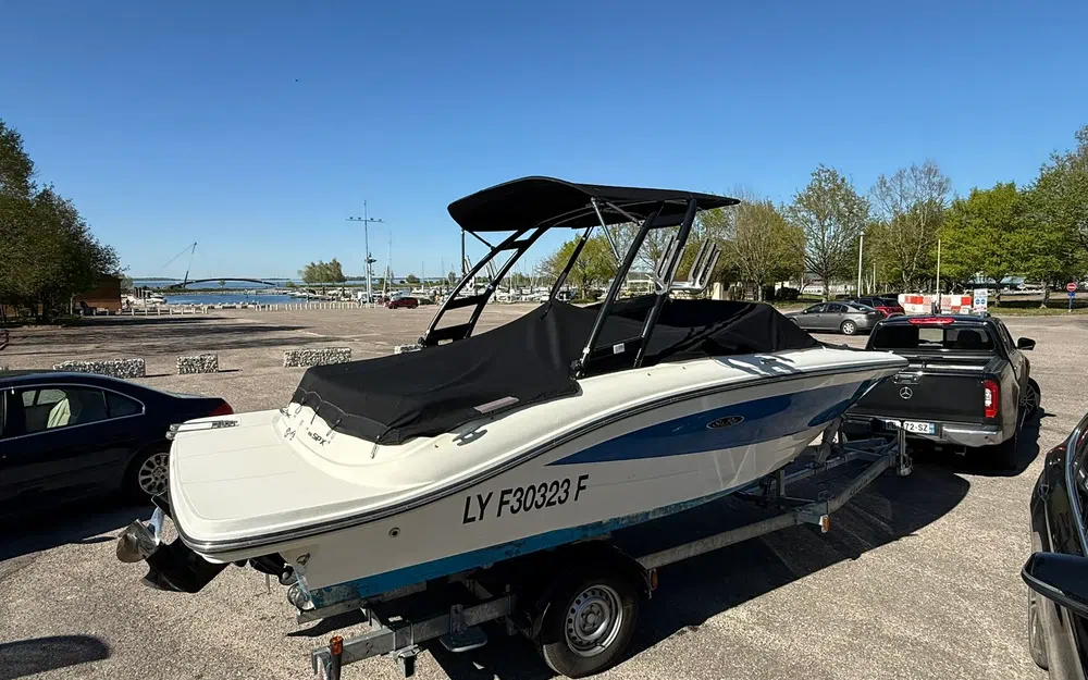 slider 8 Sea Ray 19 SPXE